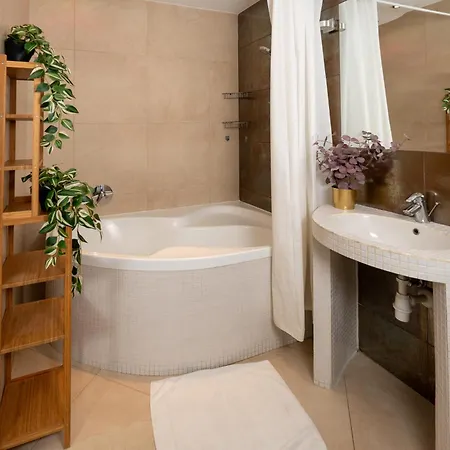 Nutmeg With Parking Wola Варшава