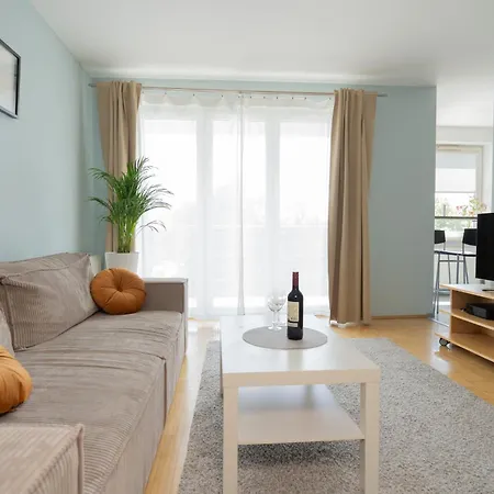 Nutmeg With Parking Wola