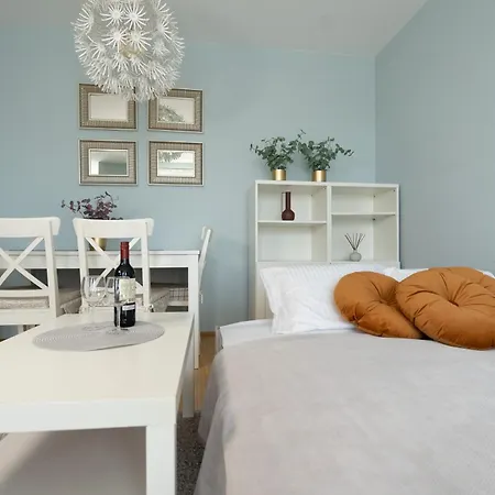 Nutmeg With Parking Wola Apartman Varsó