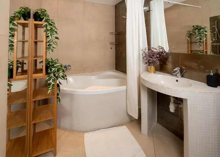 Nutmeg With Parking Wola Varsó