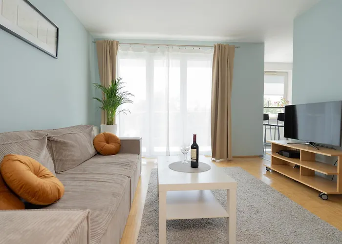 Nutmeg With Parking Wola