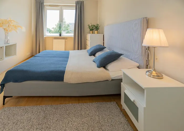 Nutmeg With Parking Wola * Varsó