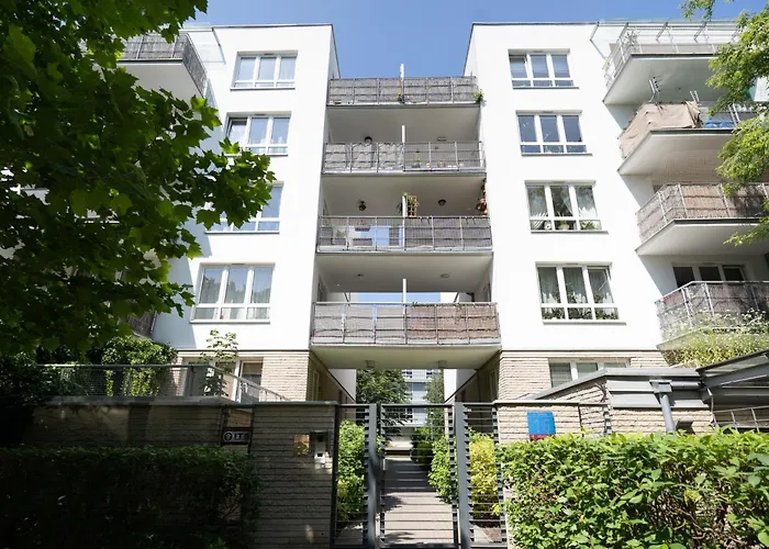 Nutmeg With Parking Wola * Varsó